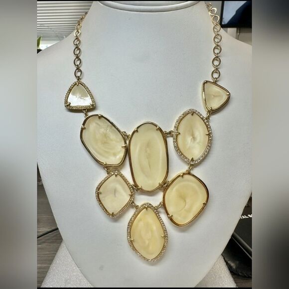 Stella & Dot Fiona Bib Necklace Gold & Ivory 16" + 2" Extender EUC - Picture 1 of 12